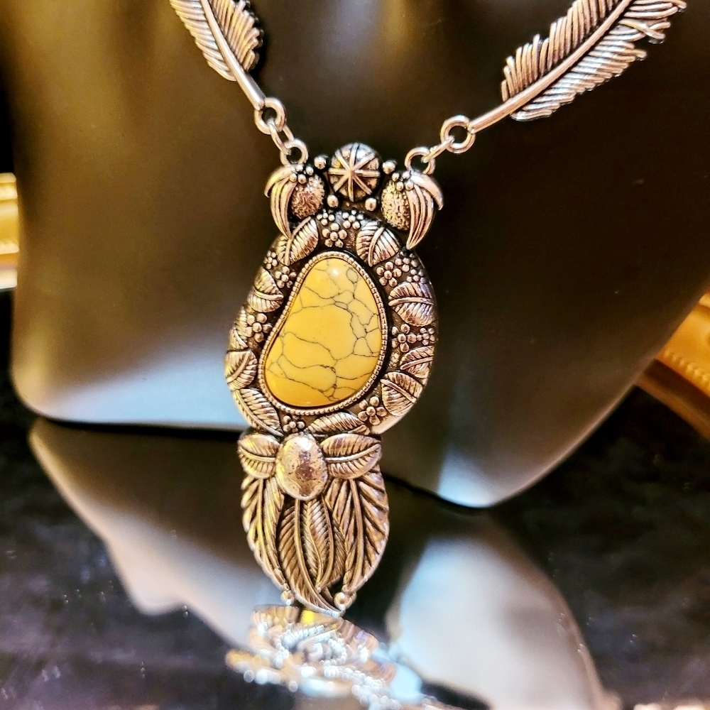 Artisan Howlite Stone Boho Feather Native American Silver Necklace - Picture 5 of 13